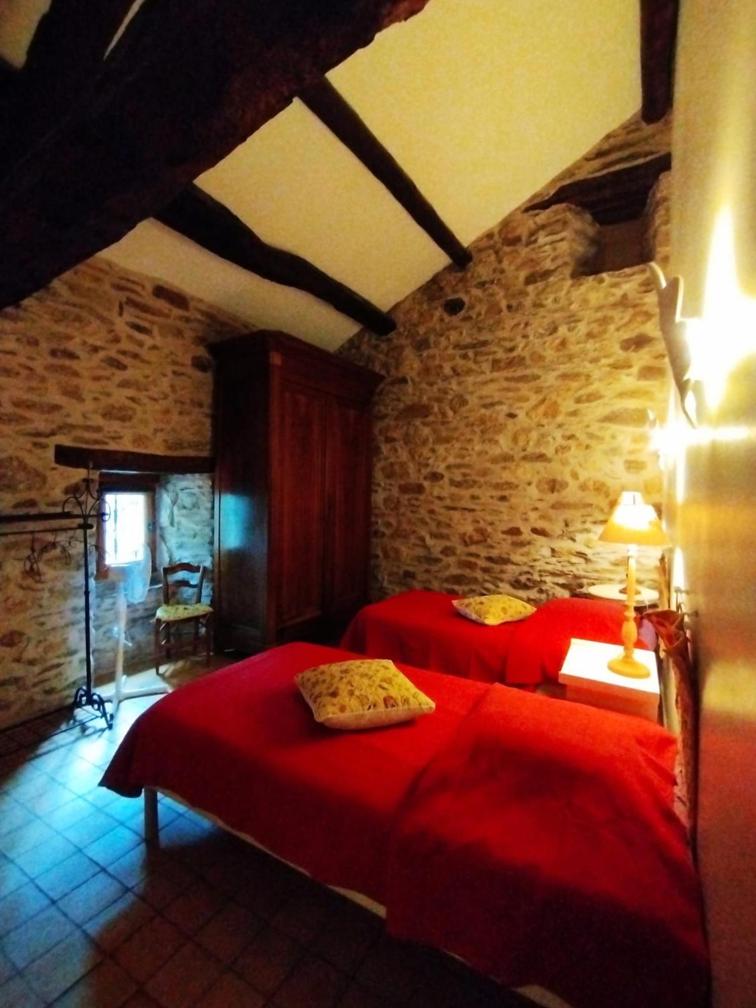Château de Colombières sur Orb Esterno foto