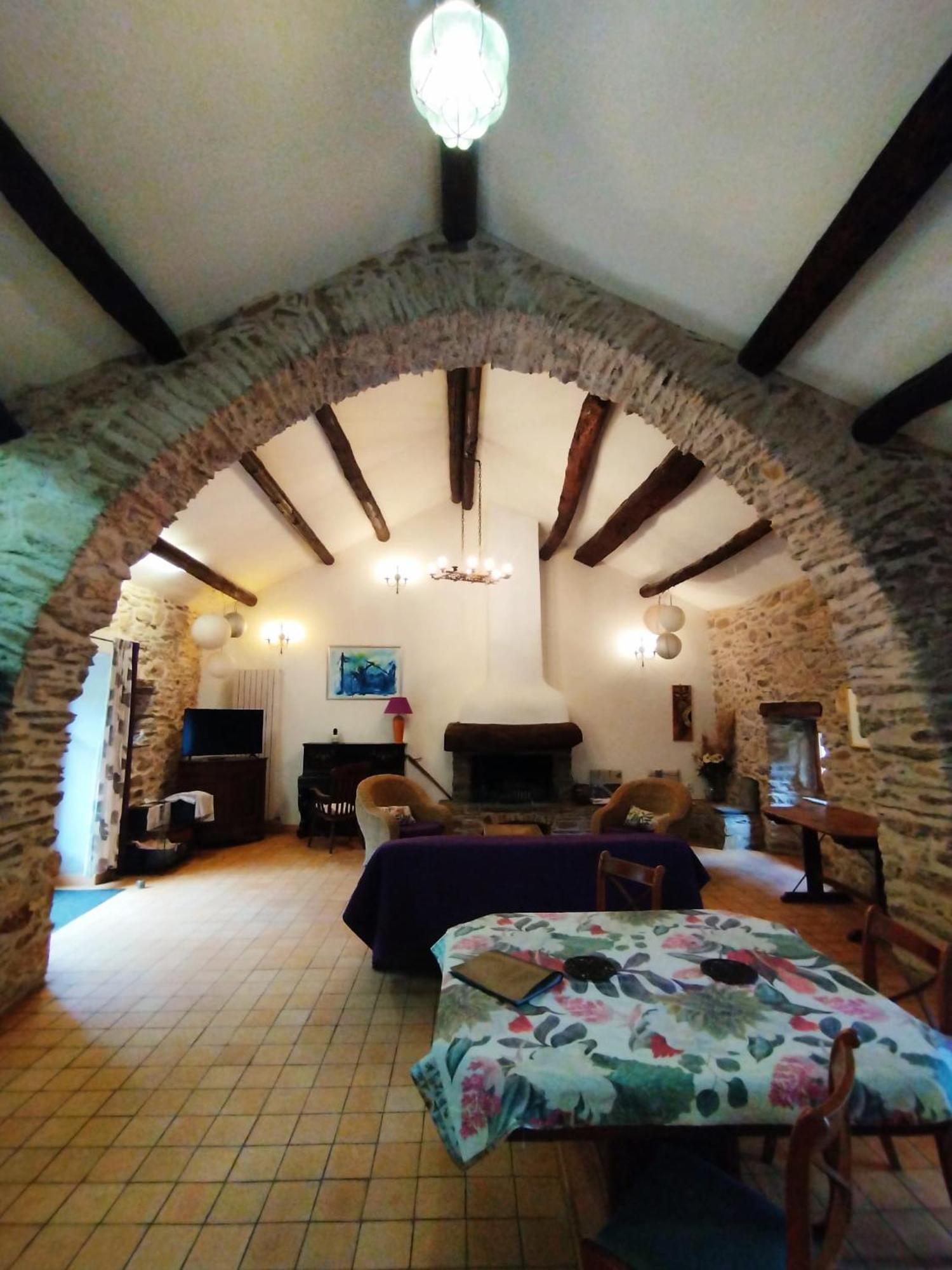 Château de Colombières sur Orb Esterno foto