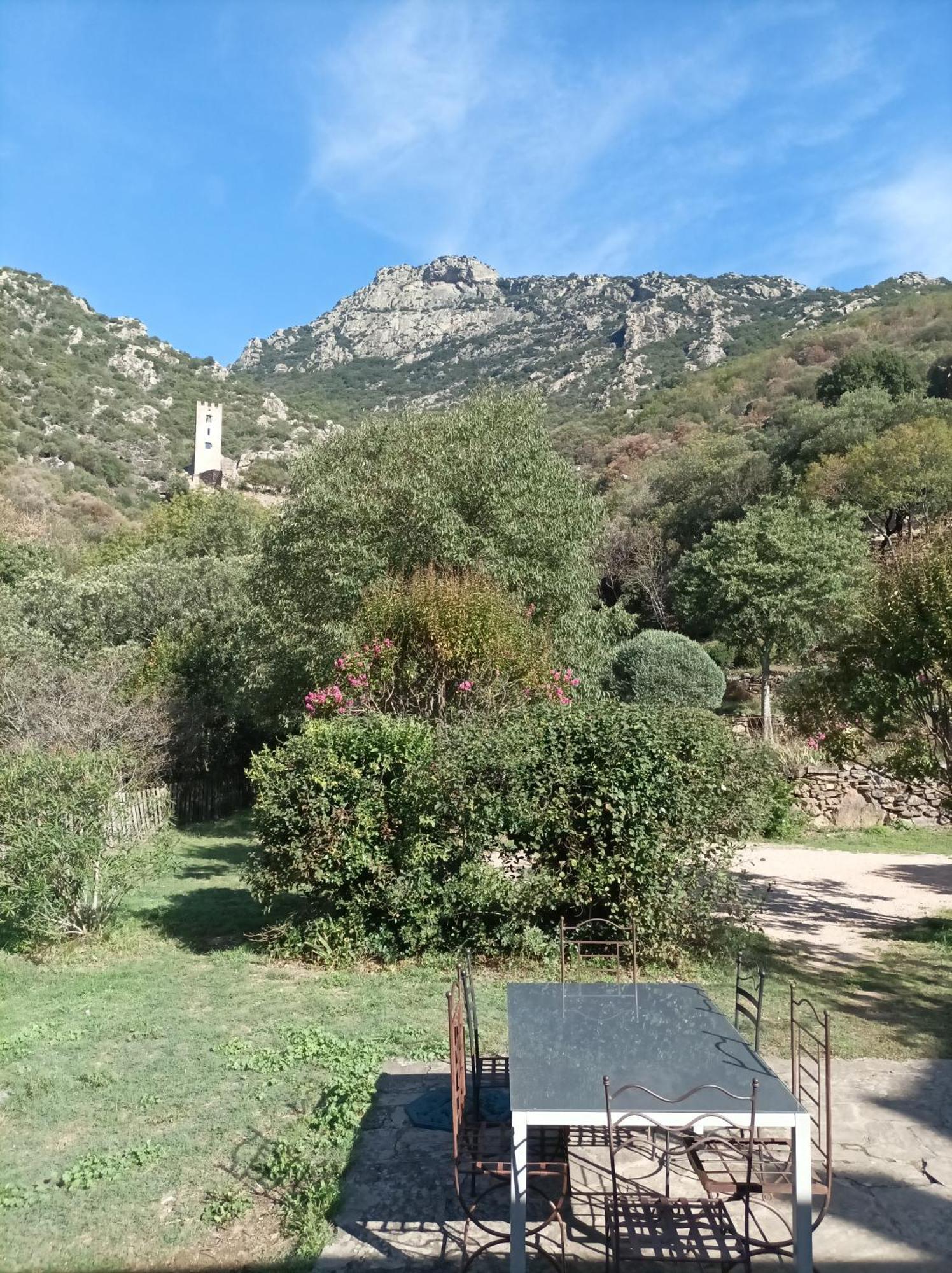 Château de Colombières sur Orb Esterno foto