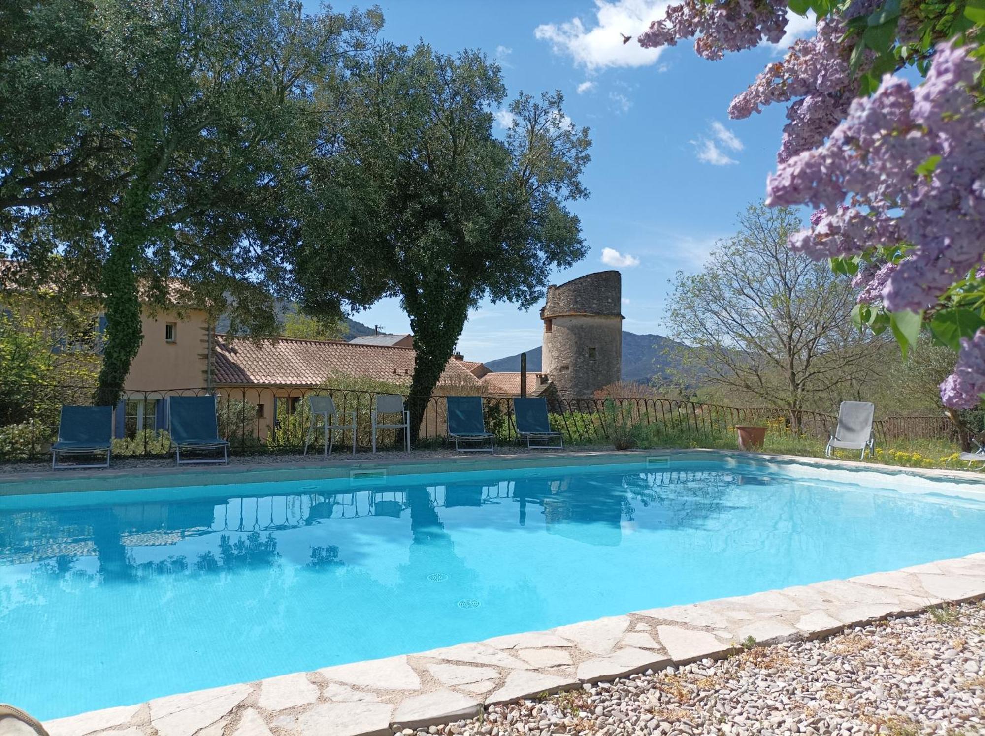 Château de Colombières sur Orb Esterno foto