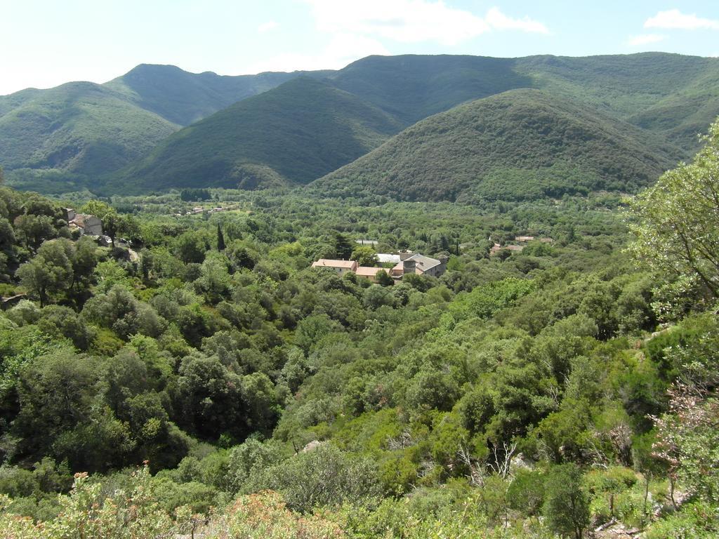 Château de Colombières sur Orb Esterno foto