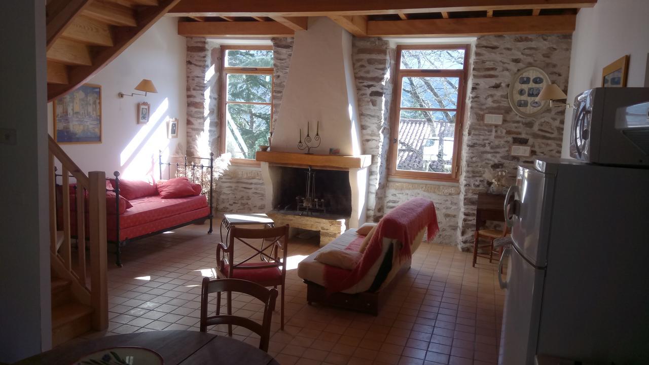 Château de Colombières sur Orb Esterno foto