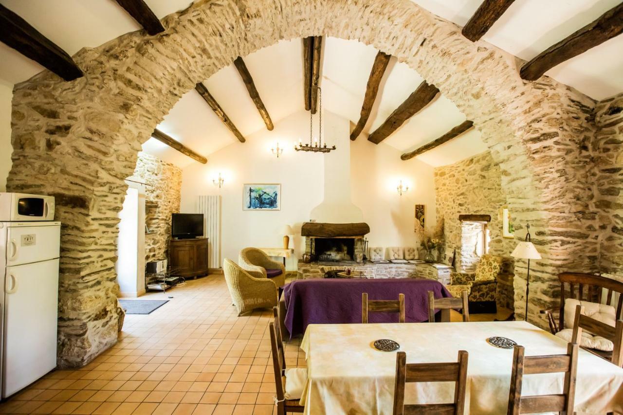 Château de Colombières sur Orb Esterno foto