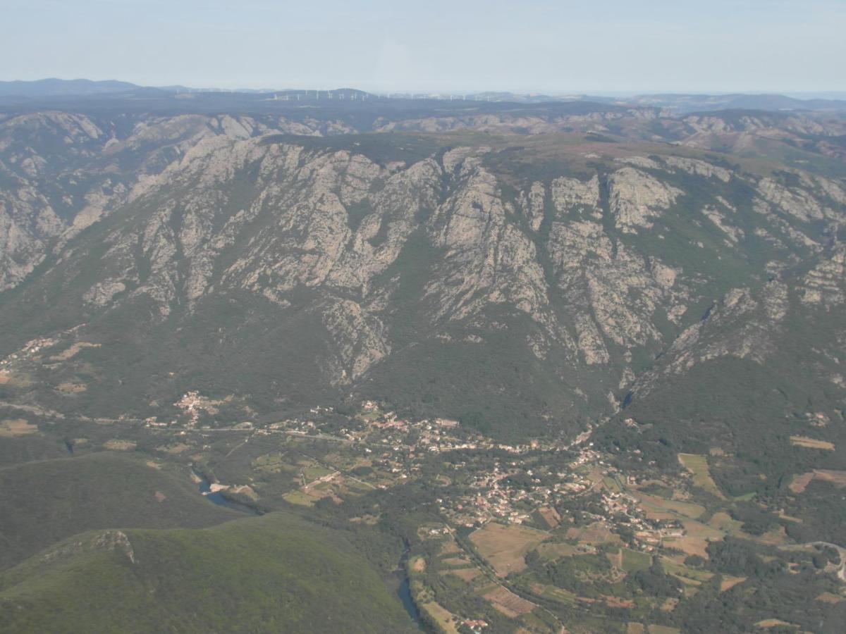 Château de Colombières sur Orb Esterno foto